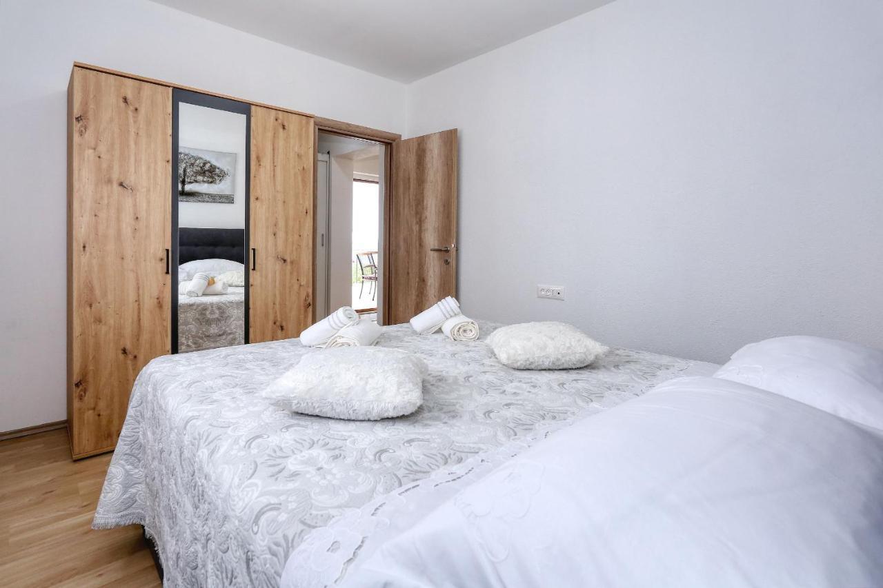 Apartments Poljak Ртина Екстериор снимка